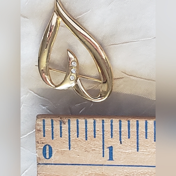 Vintage Polished Gold Tone Open Work Heart Brooch with Three Rhinestone Accents. - Picture 6 of 6